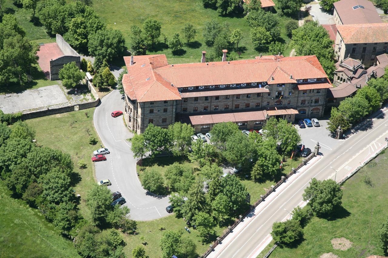 Balneario De Corconte Hotell Cabanas de Virtus Exteriör bild